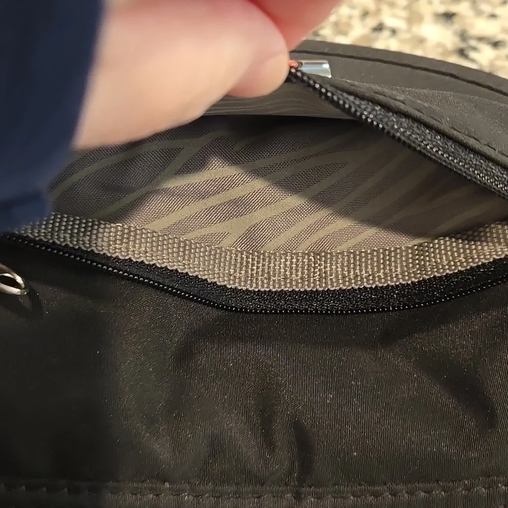 DELSEY ON THE GO SHOULDER BAG. FOLDABLE. BLACK.